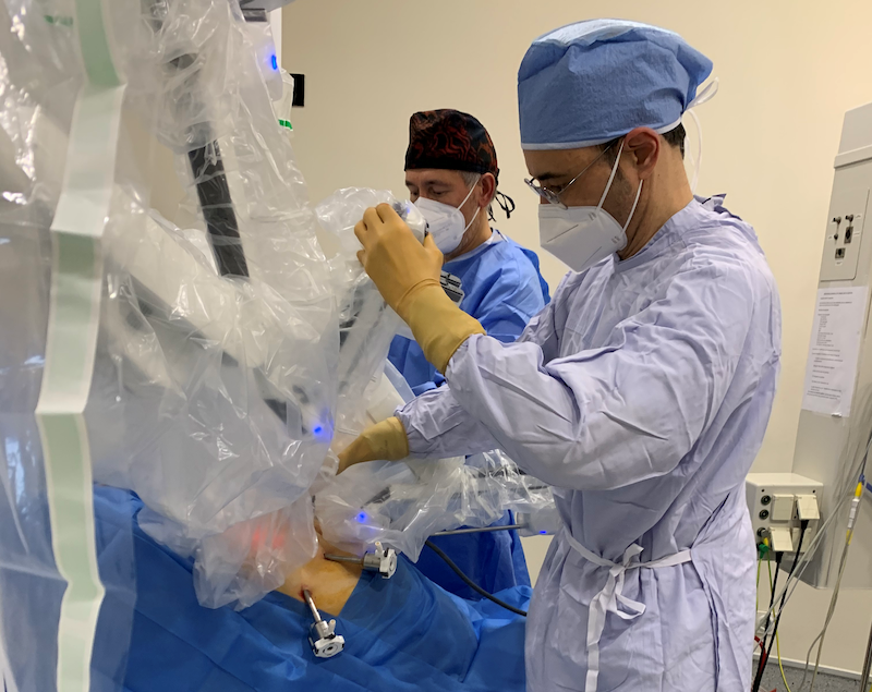 Cirugía robótica con Robot Da Vinci. Cirugía robótica/cirugía abierta.